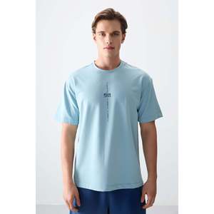 เสื้อยืดผู้ชายพิมพ์ลายทรงโอเวอร์ไซส์ เนื้อผ้าฝ้ายสีฟ้าอ่อน หนานุ่ม - 88373 - สีฟ้าอ่อน - Product Image 4