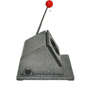 Machine de dé<span class=keywords><strong>coupe</strong></span> de <span class=keywords><strong>cercle</strong></span> de <span class=keywords><strong>coupe</strong></span> de forme ronde de Pvc de papier de bureau manuel de haute qualité pour le fabricant de badges - Product Image 2