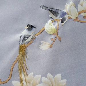 Carta da Parati Chinoiserie Dipinta a Mano con Ricami Parziali, Murali Personalizzati con Scenari Naturali e Botanici - Product Image 1