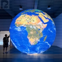 Globe terrestre gonflable géant personnalisé de 4 m avec éclairage LED, sphère réaliste de la carte du monde pour exposition muséale, événement, marque