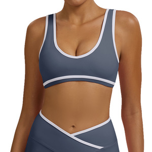 Conjunto de yoga Allure Body para mujer, sujetador deportivo y pantalones cortos de 2 piezas, color sólido, ribete en contraste, cuello redondo, ajuste ceñido, ropa deportiva. - Product Image 2