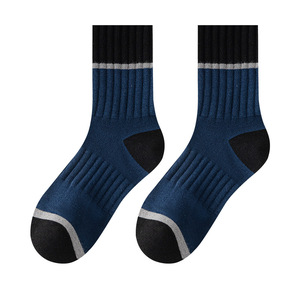 Vente en gros de chaussettes de sport à couleur bloquée pour hommes absorbant la sueur et les odeurs avec chaussettes <span class=keywords><strong>mi</strong></span>-longues - Product Image 4