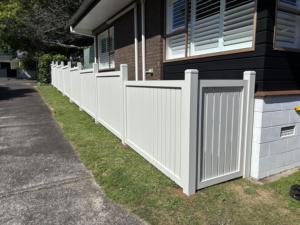 Clôture d'intimité en <span class=keywords><strong>PVC</strong></span> <span class=keywords><strong>beige</strong></span> clair, personnalisable, recouverte de vinyle, sûre pour les jardins et les maisons – Prix de gros - Product Image 6