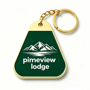 Llavero Personalizado de Aleación de Zinc Chapado en Oro con Esmalte Duro, Diseño de Dibujos Animados Vintage de Hotel Pineview Lodge, Ligero - Product Image 1