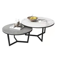 Ensemble de tables basses gigognes au design minimaliste moderne, plateau en pierre frittée durable, structure en fer, hauteur réglable, gain de place