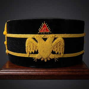 Casquette de Rite Écossais du 32e Degré en polyester noir avec double tresse et broderie à la main en fil d'or - Product Image 1