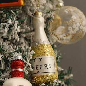 Nuevos Adornos Navideños de Cristal Pintados a Mano con Forma de Botella de Vino - Product Image 4