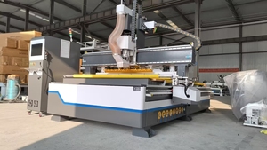 Machine de sculpture sur bois CNC ATC robuste 2140, utilisée pour la sculpture sur bois de meubles et d'armoires. - Product Image 3