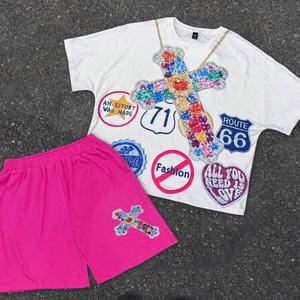 Ensemble 2 pièces Y2K d'été décontracté pour homme : T-shirt court oversize et short, imprimé par sublimation et sérigraphie, style streetwear, vente en gros - Product Image 1