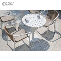 Ensemble de chaises de salle à manger modernes en rotin PE avec structure en aluminium, légères, empilables, imperméables - pour l'extérieur, la terrasse, la cuisine, la chambre, l'école