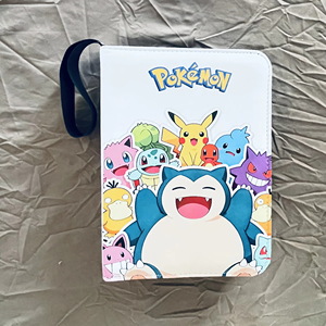 Classeur <span class=keywords><strong>de</strong></span> <span class=keywords><strong>cartes</strong></span> <span class=keywords><strong>Pokémon</strong></span> Premium à 4 pochettes, capacité 400 <span class=keywords><strong>cartes</strong></span>, <span class=keywords><strong>album</strong></span> <span class=keywords><strong>de</strong></span> jeu <span class=keywords><strong>de</strong></span> <span class=keywords><strong>cartes</strong></span> à collectionner en PU pour le rangement <span class=keywords><strong>de</strong></span> <span class=keywords><strong>cartes</strong></span> <span class=keywords><strong>de</strong></span> visite - Product Image 1