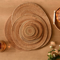Lot en gros de sets de table ronds naturels tissés et sous-verres en rotin faits à la main, isolants et résistants à la chaleur pour la salle à manger