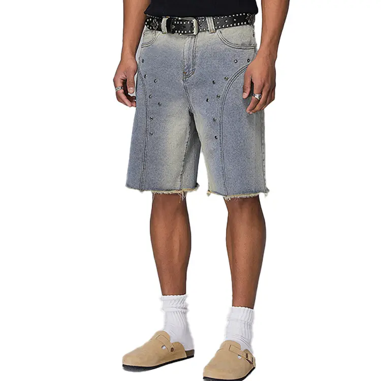 Fringuello con Logo personalizzato OEM ODM con bordi grezzi shorts in denim da uomo con toppa ricamata a stella pantaloncini di jeans