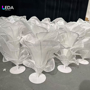 Centro de Mesa LEDA Personalizado Hecho a Mano con Flor Gigante de Organza Blanca, Flores Artificiales Gigantes para Decoración de Eventos y Bodas - Product Image 3