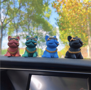Décoration intérieure de voiture tendance : Bulldog Anime avec lunettes de soleil, ornements pour console centrale de voiture, accessoires automobiles - Product Image 1