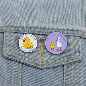Épingles en émail drôle d'oie et de <span class=keywords><strong>canard</strong></span> broches d'animaux de dessin animé insigne de revers vêtements bijoux cadeau pour les amis en gros - Product Image 1
