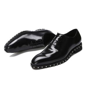 Chaussures habillées de luxe pour hommes en gros - Noir premium avec rivets décoratifs, chaussures habillées en cuir véritable à bout rond - Product Image 6