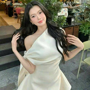 Vestido midi blanco de un solo hombro con lazo, detalle de lazo - Product Image 6