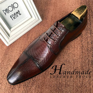 Zapatos de vestir a la moda, zapatos de cuero con punta en pico estilo inglés, zapatos formales con cordones para hombre, elegantes zapatos de peluquero - Product Image 1