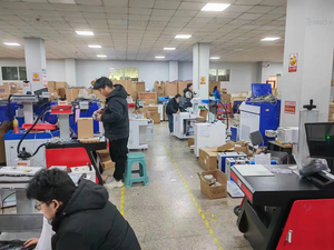 Venta caliente 1000W/2000W Mini máquina de soldadura láser portátil directo de fábrica de mano para materiales de acero - Product Image 5