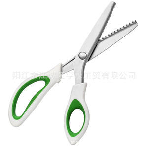 กรรไกรตัดผ้าอเนกประสงค์ 24 ซม. ด้ามจับสีเขียว ใบมีดหยัก สำหรับตัดผ้า - Product Image 5