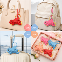 Porte-clés gonflé en cuir PU souple personnalisé avec logo, rembourré en coton, pendentif de sac à main, breloque de sac pour cadeaux promotionnels d'entreprise en gros
