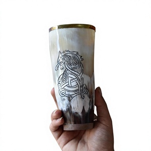 Verres à shot Viking personnalisés en corne de buffle naturelle gravée, polis, écologiques, faits à la main, pour bière et miad de Noël, élégants et artisanaux - Product Image 1