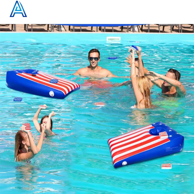 Yaz üçgen şekli dayanıklı yaratıcı havuz su şamandıra PVC şişme kum torbası trow oyunu toss oyunu hedef oyuncak özelleştirilebilir