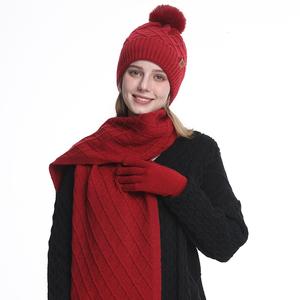 Chapeau d'hiver en laine tricotée pour femmes, écharpe, gants de protection des oreilles en trois pièces. - Product Image 5