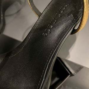 Nouvelles sandales à talon aiguille de 5,5 cm en cuir microfibre avec doublure en peau de mouton, design à brides croisées, style sexy pour l'extérieur – Collection Été 2026 - Product Image 2