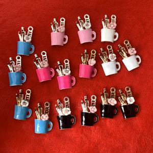 Amuletos de maquillaje esmaltado para mujer y niña, joyería de belleza, taza de cosméticos, dijes para pulsera, brazaletes, accesorios de joyería - Product Image 1