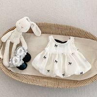 Ärmellose Weste mit Schleifendekor und Shorts in Knospenform, zweiteiliges Sommeroutfit für Babymädchen