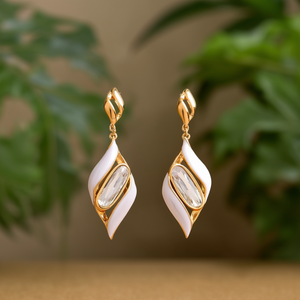 Boucles d'oreilles pendantes tendance pour femmes, en acier inoxydable 316L, plaqué or PVD, durables, résistantes, avec cristaux blancs en forme de goutte d'eau - Product Image 3