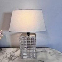 Lampe de table en cristal transparent de luxe, fabrication de haute précision, source d'usine, série classique française pour la décoration de villa