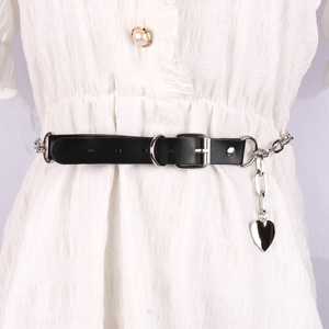 Cinturón de cuero de vaca para mujer con colgante de corazón de cadena de metal, estilo punk de moda para vestidos y pantalones - Product Image 1