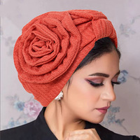Turban Bonnet Femme en Tricot Couleur Unie avec Élégante Décoration Fleurie Stock Usine Bandana Ethnique