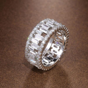 Bague Cocktail F556 en Argent 925 avec Cristaux et Strass Sertis en Canal, Bijou Géométrique pour Femme, Idéal pour les Fêtes - Product Image 1