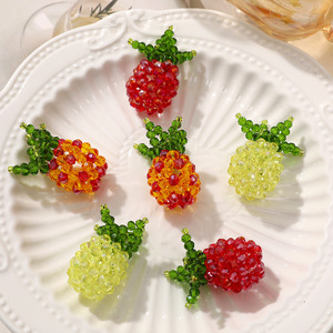 Breloque ananas perlée |   Pendentif en cristal facetté fait main pour la création de bijoux, d'accessoires capillaires et d'embellissements vestimentaires - Product Image 4