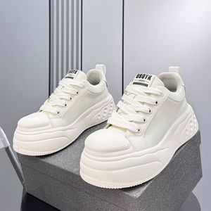 Vente en gros et au détail à l'étranger de baskets blanches super populaires, de baskets de marque tendance, et de baskets à talon invisible du fabricant. - Product Image 6