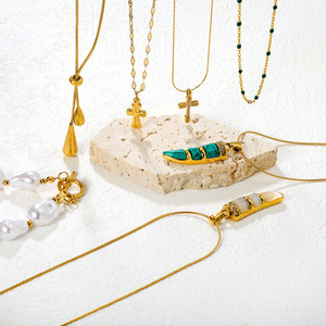 สร้อยคอรูปกากบาท สแตนเลสสตีล 18k ดีไซน์ไม่สมมาตร เหมาะสำหรับใส่ทุกวัน สร้อยคอจี้แฟชั่น - Product Image 1