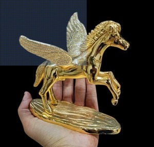 Laiton volant couleur or cheval spectacle pièce Figurines cadeau cheval volant moderne pièce maîtresse décorative chine sculpture moderne - Product Image 1