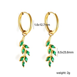 ต่างหูห่วงสแตนเลสสตีลสำหรับผู้หญิง ประดับด้วยใบไม้เซอร์โคเนียสีเขียว ชุบทอง 18k PVD เครื่องประดับแฟชั่น ต่างหูใบไม้แบบห้อย - Product Image 1