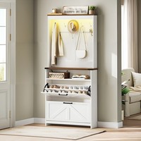 Porte-manteau blanc en bois de style farmhouse avec rangement pour chaussures et crochets pour manteaux, idéal pour l'entrée (vente en gros)