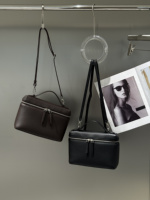 Sac bandoulière de luxe en cuir véritable de daim, sans marque, pour usage quotidien, idéal comme cadeau d'entreprise VIP ou exécutif