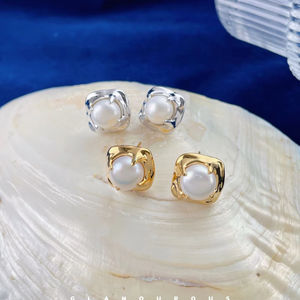 Pendientes de tuerca de plata 925 de estilo coreano superventas, perlas de agua dulce para mujer, uso diario conciso y opción de regalo - Product Image 1