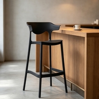 Tabourets en plastique minimalistes modernes pour usage commercial, tabourets de bar en plastique résistants aux intempéries, tabourets de bar hauts pour cafés et salles d'arcade