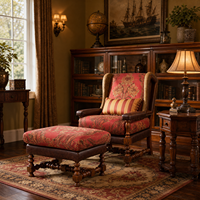 Ensemble fauteuil à dossier haut et ottoman traditionnels avec tissu damassé, cuir vieilli, garniture à clous et pieds en bois foncé tournés à la main