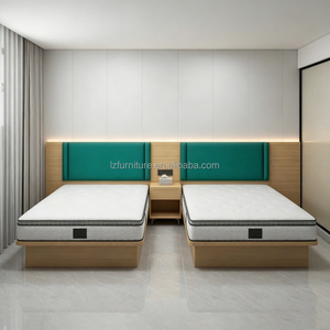 Juego de Muebles de Madera Sólida de Alta Calidad para Habitación de Hotel con Cama Doble y Colchón, Cabecera Tapizada y Mesitas de Noche para Hoteles de 3 Estrellas - Product Image 1