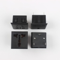 Módulo de Montaje en Panel con Enchufe Universal de 5 Orificios, 13A 250V, Color Negro, para UPS PDU