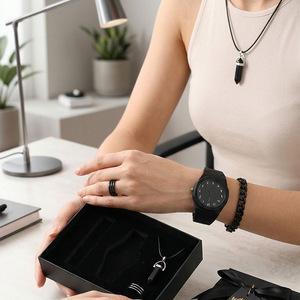 Set Regalo da Uomo Stile Business: Orologio, Collana, Bracciale e Anello (in Confezione di Carta) <span class=keywords><strong>per</strong></span> Fidanzati, Papà, Festa del Papà, <span class=keywords><strong>San</strong></span> <span class=keywords><strong>Valentino</strong></span> - Product Image 3